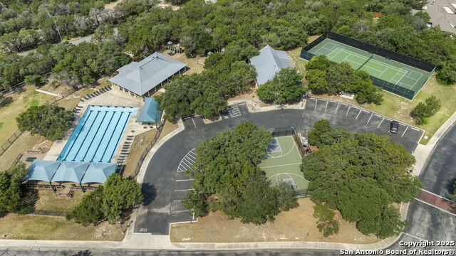 Listing photo id 34 for 18719 Rogers Pass