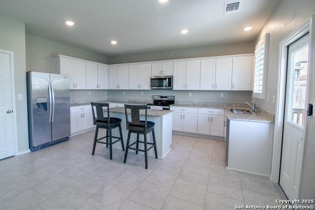 Listing photo id 10 for 10322 Lady Bird