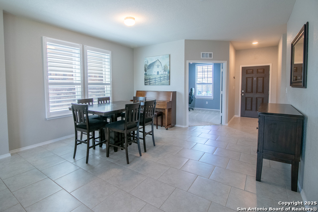 Listing photo id 4 for 10322 Lady Bird