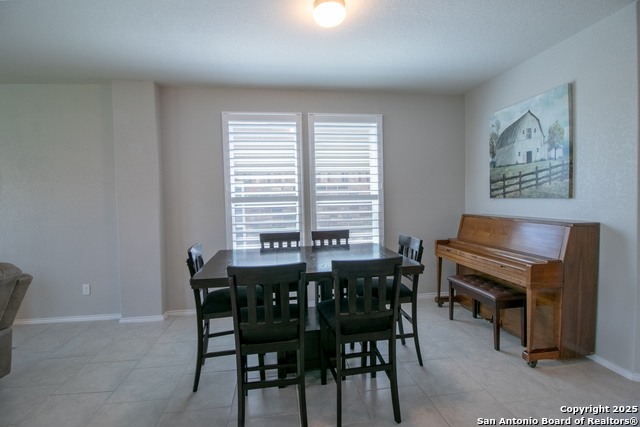 Listing photo id 5 for 10322 Lady Bird