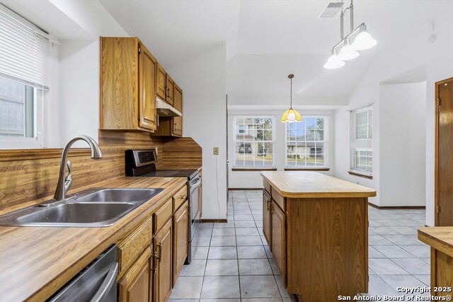 Image 12 of 32 For 14658 Highland Ridge