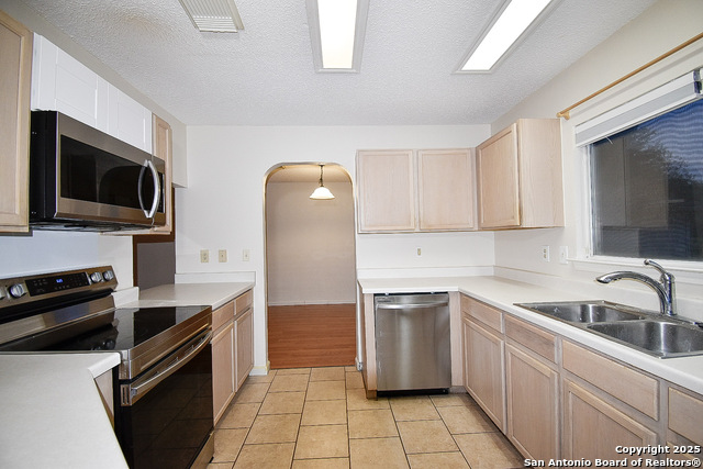 Image 12 of 37 For 5515 Champions Hill Dr