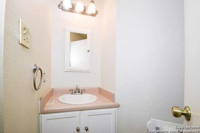 Image 17 of 37 For 5515 Champions Hill Dr