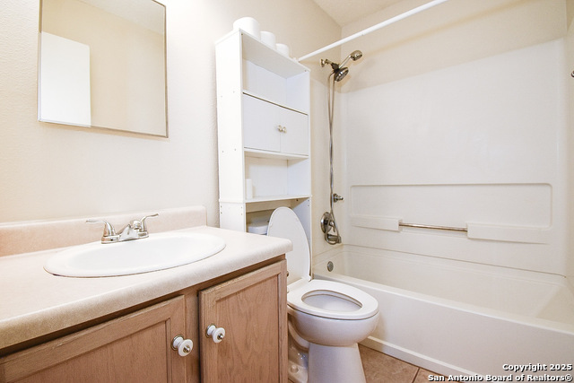 Image 25 of 37 For 5515 Champions Hill Dr