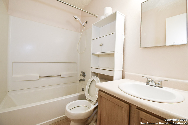 Image 27 of 37 For 5515 Champions Hill Dr