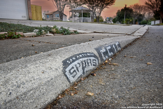 Image 3 of 37 For 5515 Champions Hill Dr