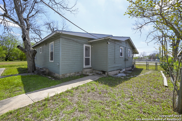 Image 23 of 26 For 1701 Southcross W