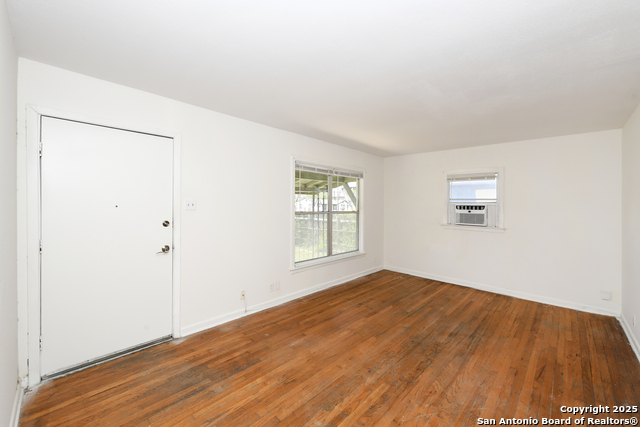 Image 6 of 26 For 1701 Southcross W