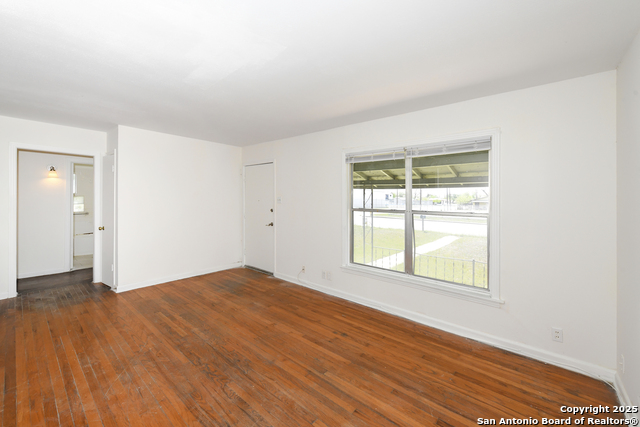 Image 7 of 26 For 1701 Southcross W