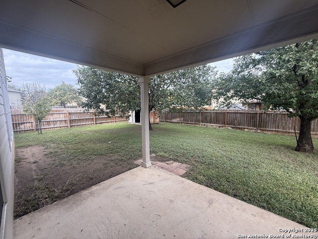 Image 29 of 31 For 16530 Caballo Valley