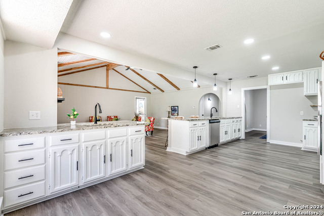 Image 17 of 42 For 15814 Blue Creek