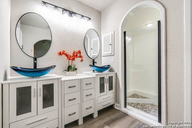 Image 22 of 42 For 15814 Blue Creek