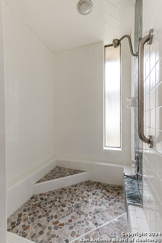 Image 23 of 42 For 15814 Blue Creek