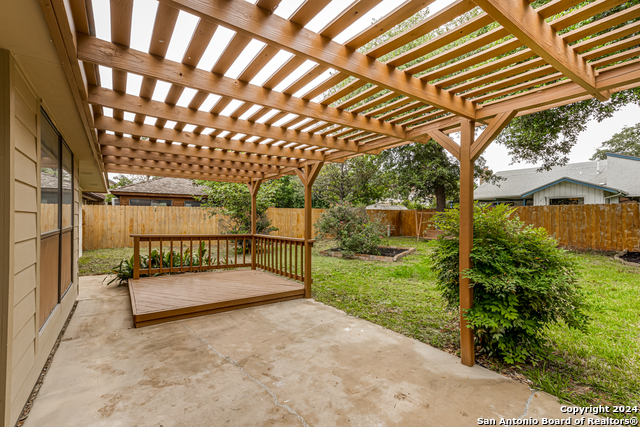 Image 26 of 42 For 15814 Blue Creek