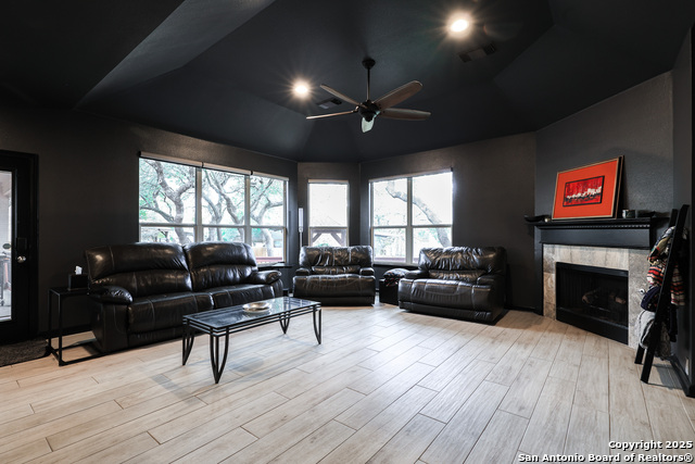 Image 10 of 38 For 1615 Lookout Pt