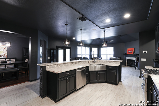 Image 15 of 38 For 1615 Lookout Pt