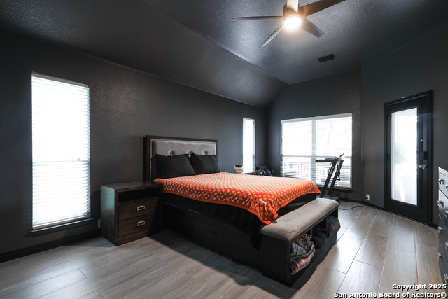 Image 18 of 38 For 1615 Lookout Pt