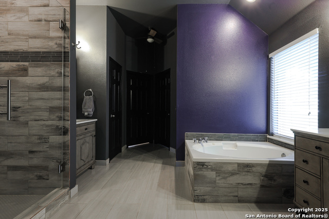 Image 21 of 38 For 1615 Lookout Pt