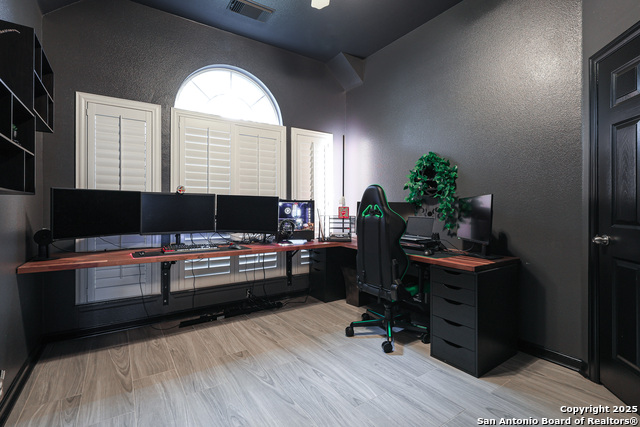 Image 25 of 38 For 1615 Lookout Pt