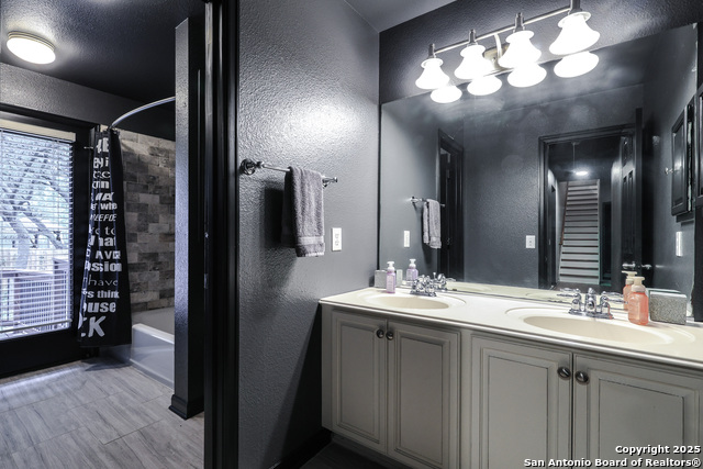 Image 27 of 38 For 1615 Lookout Pt