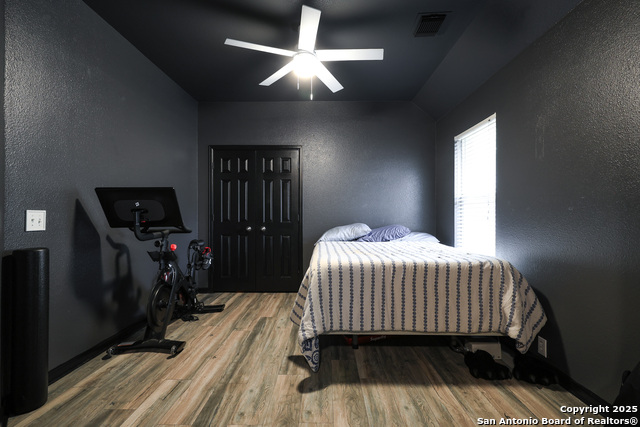 Image 28 of 38 For 1615 Lookout Pt