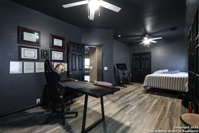 Image 29 of 38 For 1615 Lookout Pt