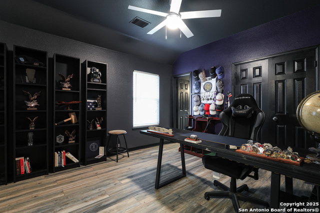 Image 30 of 38 For 1615 Lookout Pt