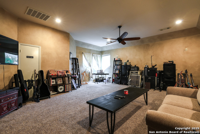 Image 32 of 38 For 1615 Lookout Pt