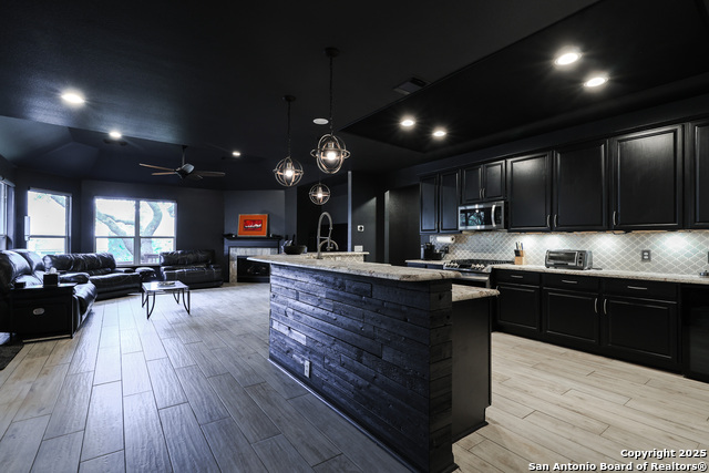 Image 7 of 38 For 1615 Lookout Pt