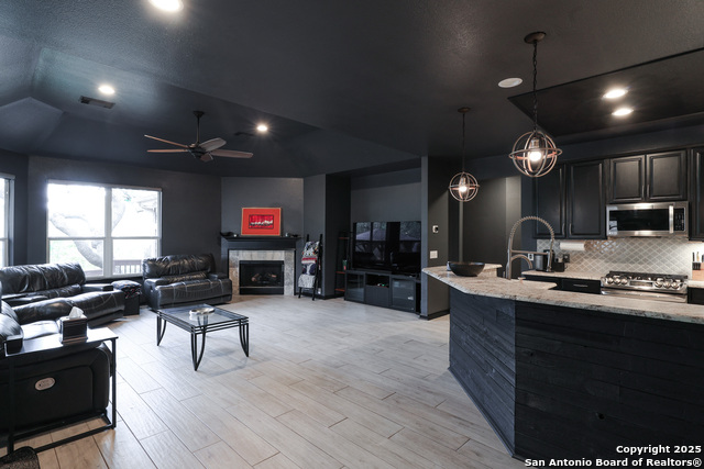 Image 8 of 38 For 1615 Lookout Pt