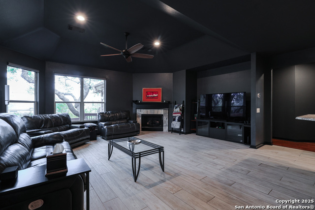 Image 9 of 38 For 1615 Lookout Pt