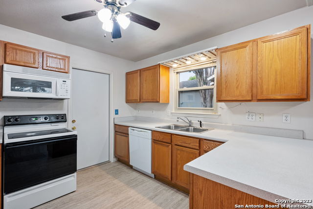 Image 18 of 30 For 4430 Putting