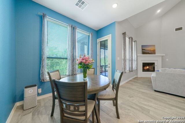 Listing photo id 10 for 1524 Leeds Park