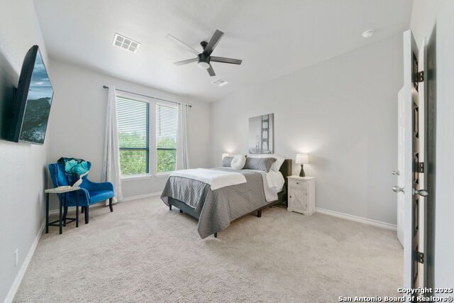 Listing photo id 12 for 1524 Leeds Park