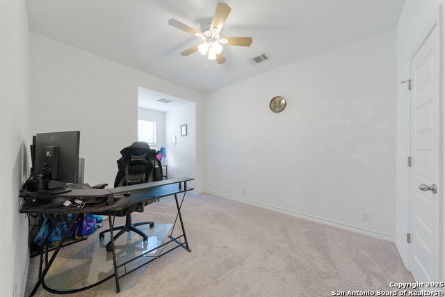 Listing photo id 15 for 1524 Leeds Park