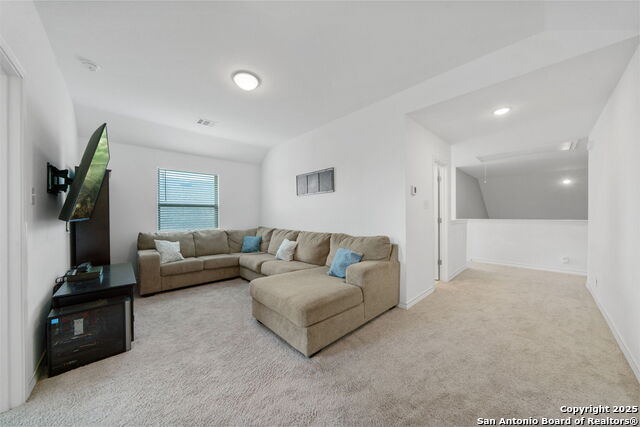 Listing photo id 17 for 1524 Leeds Park