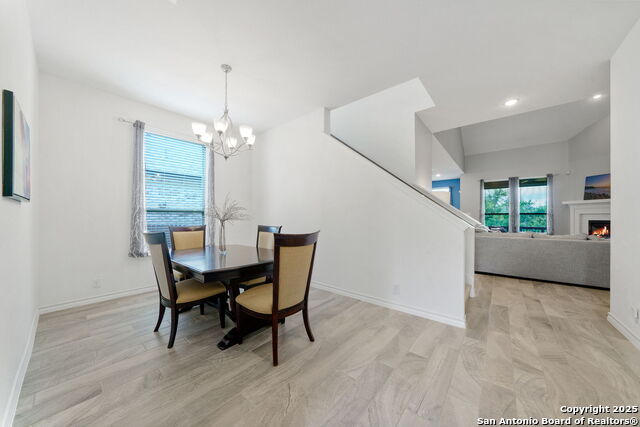 Listing photo id 19 for 1524 Leeds Park