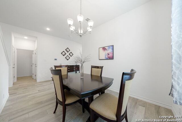 Listing photo id 20 for 1524 Leeds Park