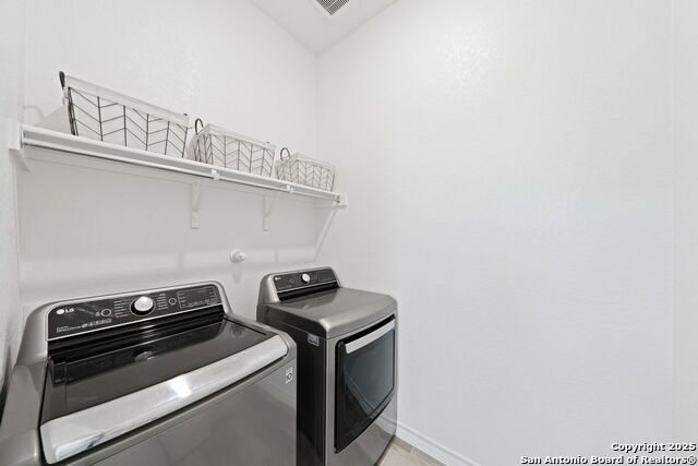 Listing photo id 23 for 1524 Leeds Park