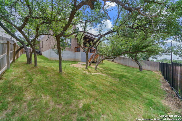 Listing photo id 26 for 1524 Leeds Park