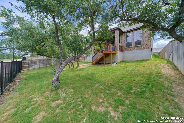 Listing photo id 27 for 1524 Leeds Park