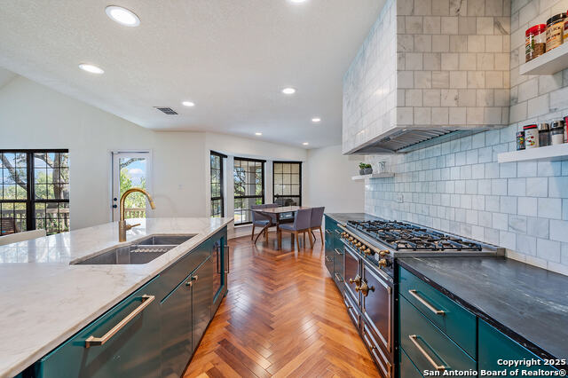 Listing photo id 9 for 29224 Seabiscuit