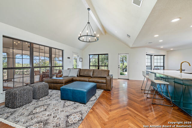 Listing photo id 11 for 29224 Seabiscuit