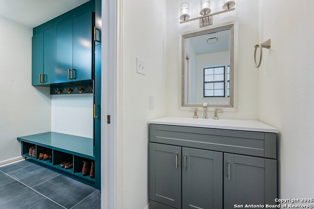 Listing photo id 16 for 29224 Seabiscuit