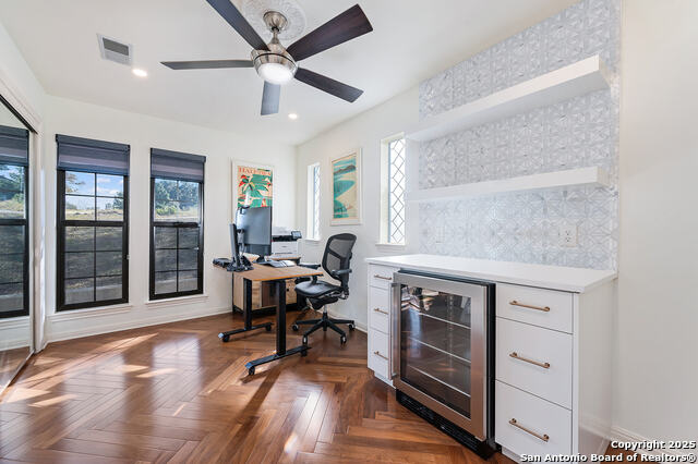 Listing photo id 22 for 29224 Seabiscuit