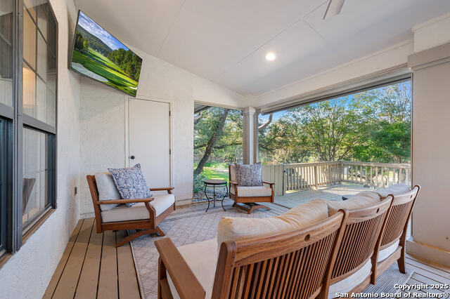 Listing photo id 33 for 29224 Seabiscuit