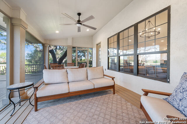 Listing photo id 34 for 29224 Seabiscuit