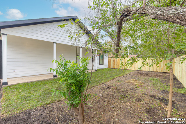 Image 28 of 29 For 10750 Green Lake