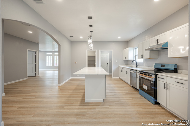 Image 9 of 29 For 10750 Green Lake