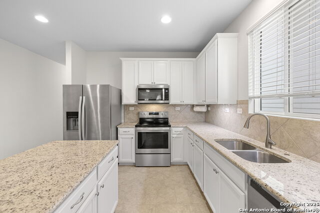 Listing photo id 8 for 408 Nova Zembla